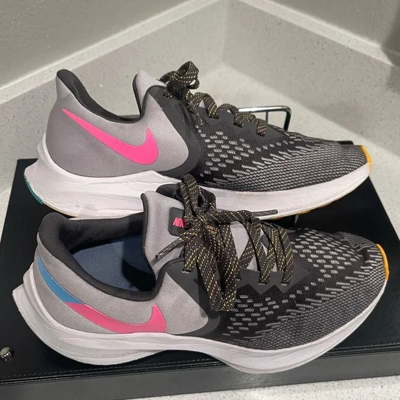 💕Sold💕Nike Zoom Women’s Sneakers - Picture 9 of 9